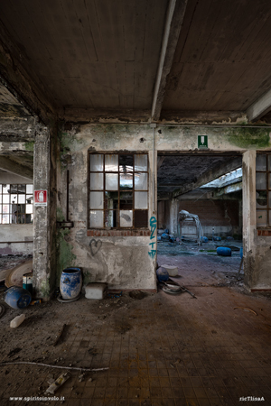 Porta della fabbrica di ceramica Vaccari