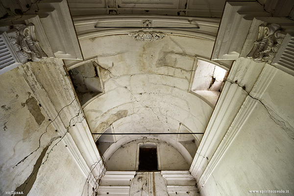 Foto della facciata della chiesa delle terme di Sclafani Bagni in Sicilia