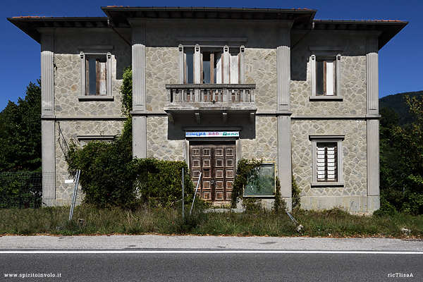 Foto del Cinema Reno abbandonato