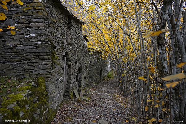 Foto del borgo abbandonato di Formentara in Toscana