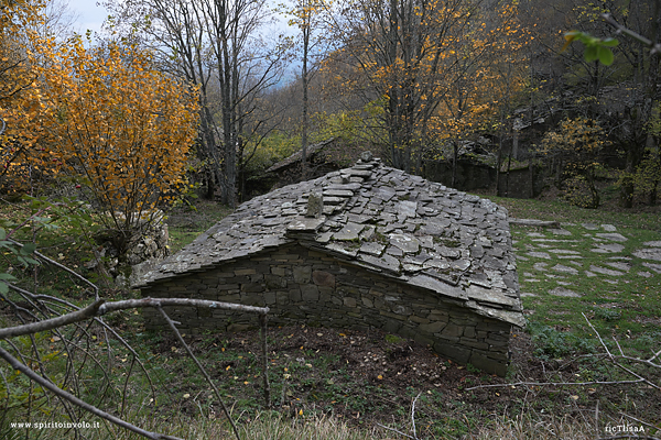 Foto del borgo abbandonato di Formentara in Toscana