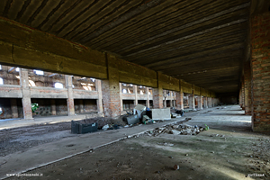 Foto all'interno di un capannone della Fornace di Ponte Biscottino