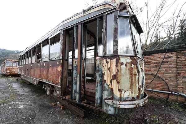 Carrozza di un tram abbandonato