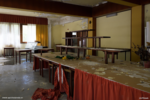 Sala ristorante nel Grand Hotel abbandonato