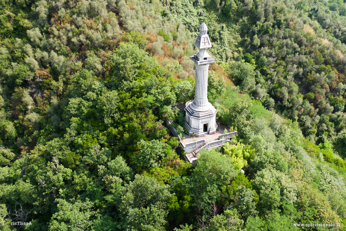 Mausoleo Crespi in Liguria visto dal drone