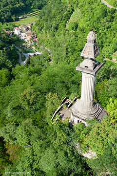 Mausoleo Crespi in Liguria visto dal drone