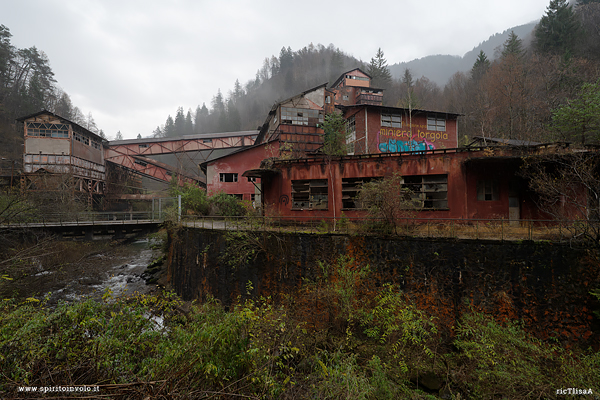 Miniera Torgola emerge dalla nebbia