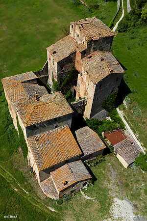 Palazzaccio di Toiano visto dal drone