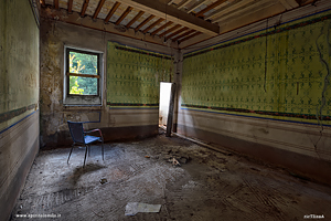 Foto di un salone del Palazzo della contessa in Toscana