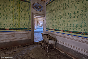 Foto di un salone del Palazzo della contessa in Toscana
