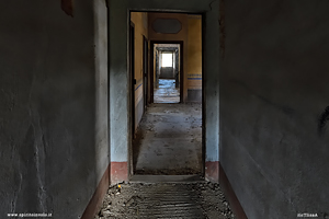 Lungo corridoio Palazzo della contessa in Toscana