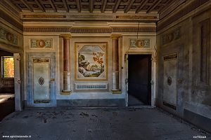 Foto di un salone del Palazzo della contessa in Toscana