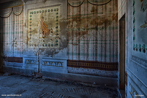 Foto di un salone del Palazzo della contessa in Toscana