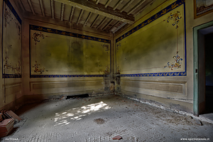 Foto di un salone del Palazzo della contessa in Toscana