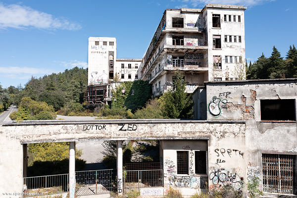 Ingresso del sanatorio Banti visto dal drone