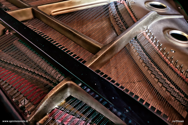 Corde di pianoforte nella casa vacanze