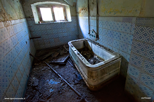Vasca sotto la finestra Terme del Corallo