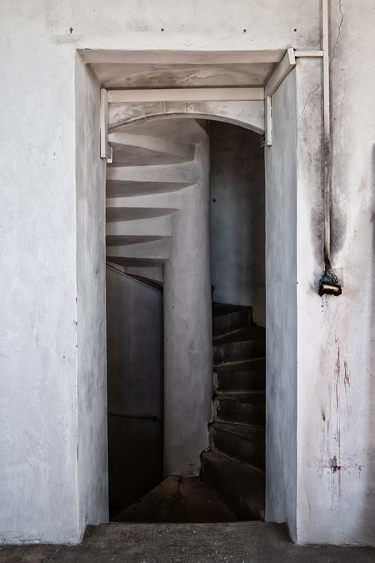 Scale a chiocciola nella Torre del genovese