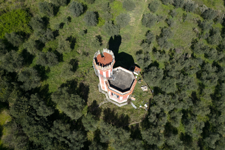 Torre del genovese vista dall'alto con il drone