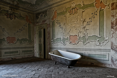 Vasca da bagno della villa colorata