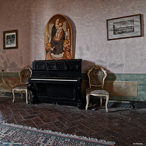 Un pianoforte della villa colorata