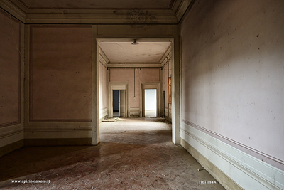 Lungo corridoio nella Villa del Baldacchino