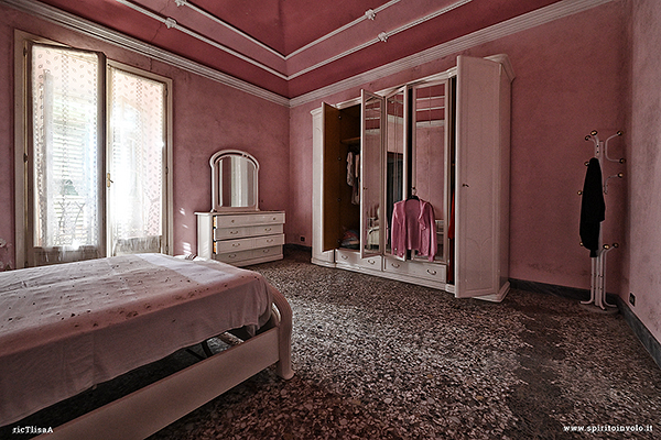 Armadio nella camera rosa della villa medicea del manichino