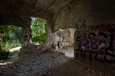 Mura crollate nella villa del polacco