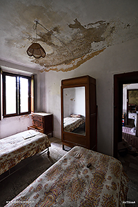 Foto di letto nella Villa dello stilista in Piemonte