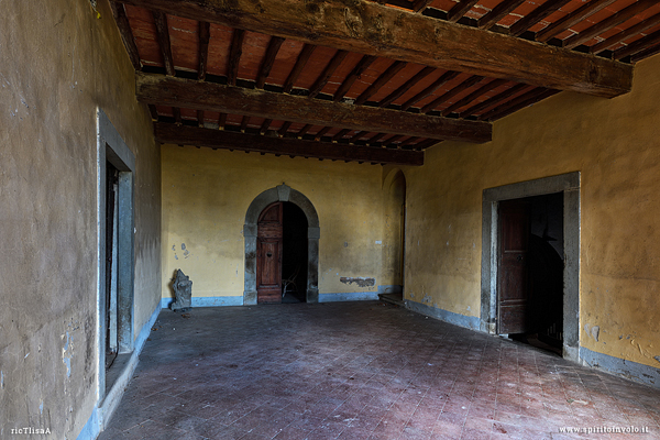 Foto del salone affrescato della villa la silenziosa