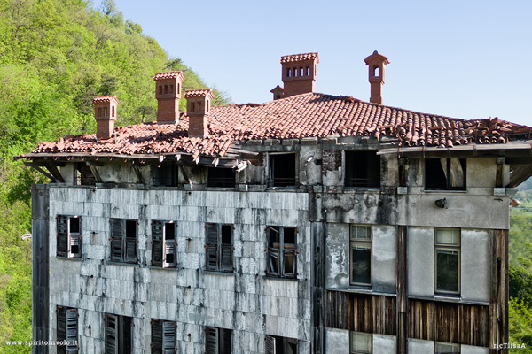 Facciata di Villa Libarna vista con il drone