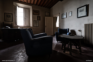 Piccolo studio nella villa abbandonata