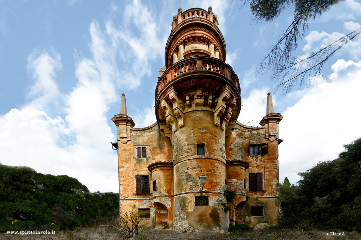 Foto della facciata di una Villa abbandonata in Umbria