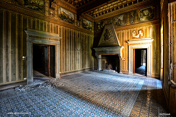 Salone di villa Moretti, la villa delle poltrone rosse