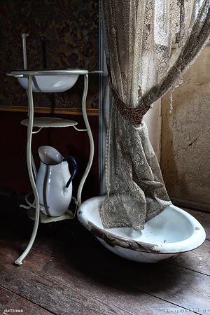 Bacinella lavamani di villa Siotto Pintor